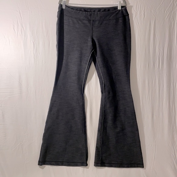 Lululemon black flare leggings size 12 - Picture 2 of 4
